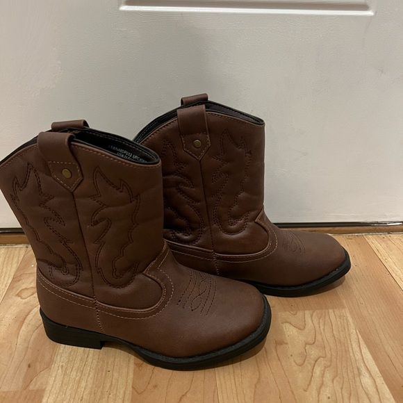 Kids cowboy 🤠 boots! - Picture 2 of 7